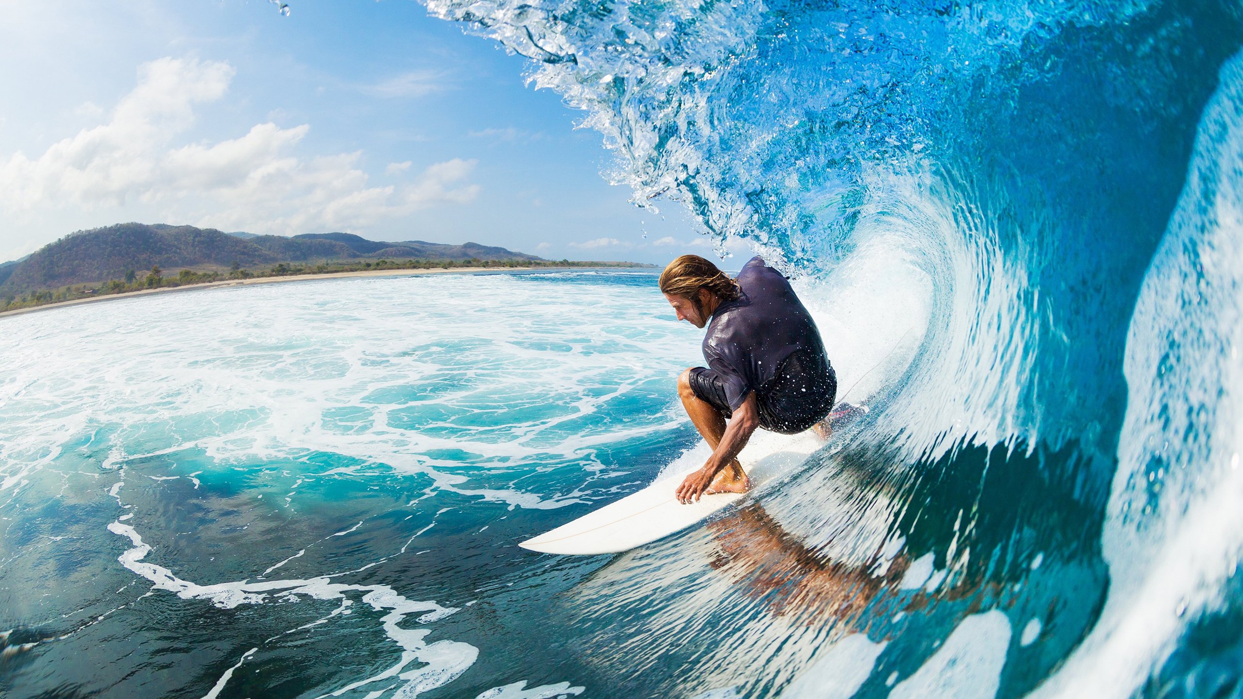 内马尔、姆巴佩、梅西三人联手的战术配合令人惊叹，内马尔姆巴佩梅西合照